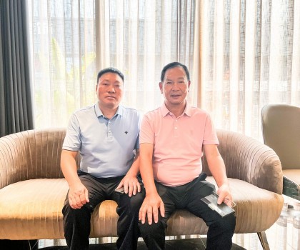 新明珠集團(tuán)葉德林董事長(zhǎng)一行赴四川成都、宜賓終端市場(chǎng)走訪調(diào)研