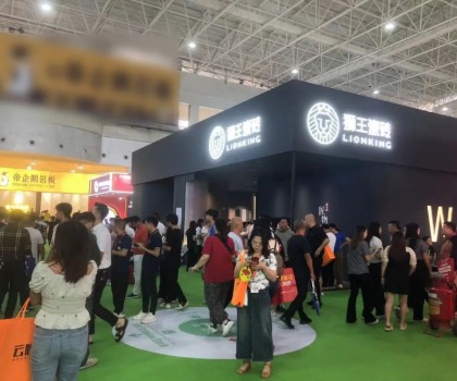 佛山陶博會第一天，獅王瓷磚已經(jīng)燃爆了！